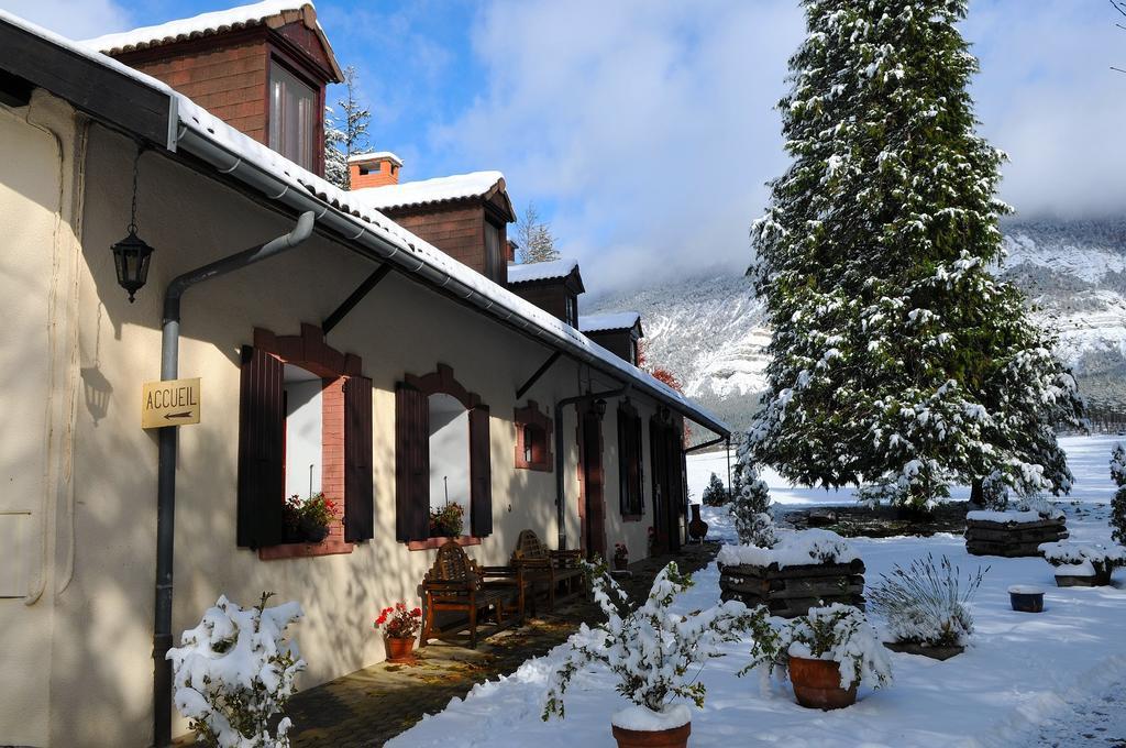 La Source Saint-Pierre-d'Argencon Exterior foto